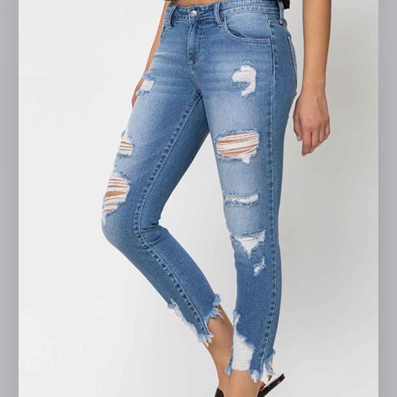 💚BOGO50💚 🆕💙 Cello Distressed Cropped Skinny